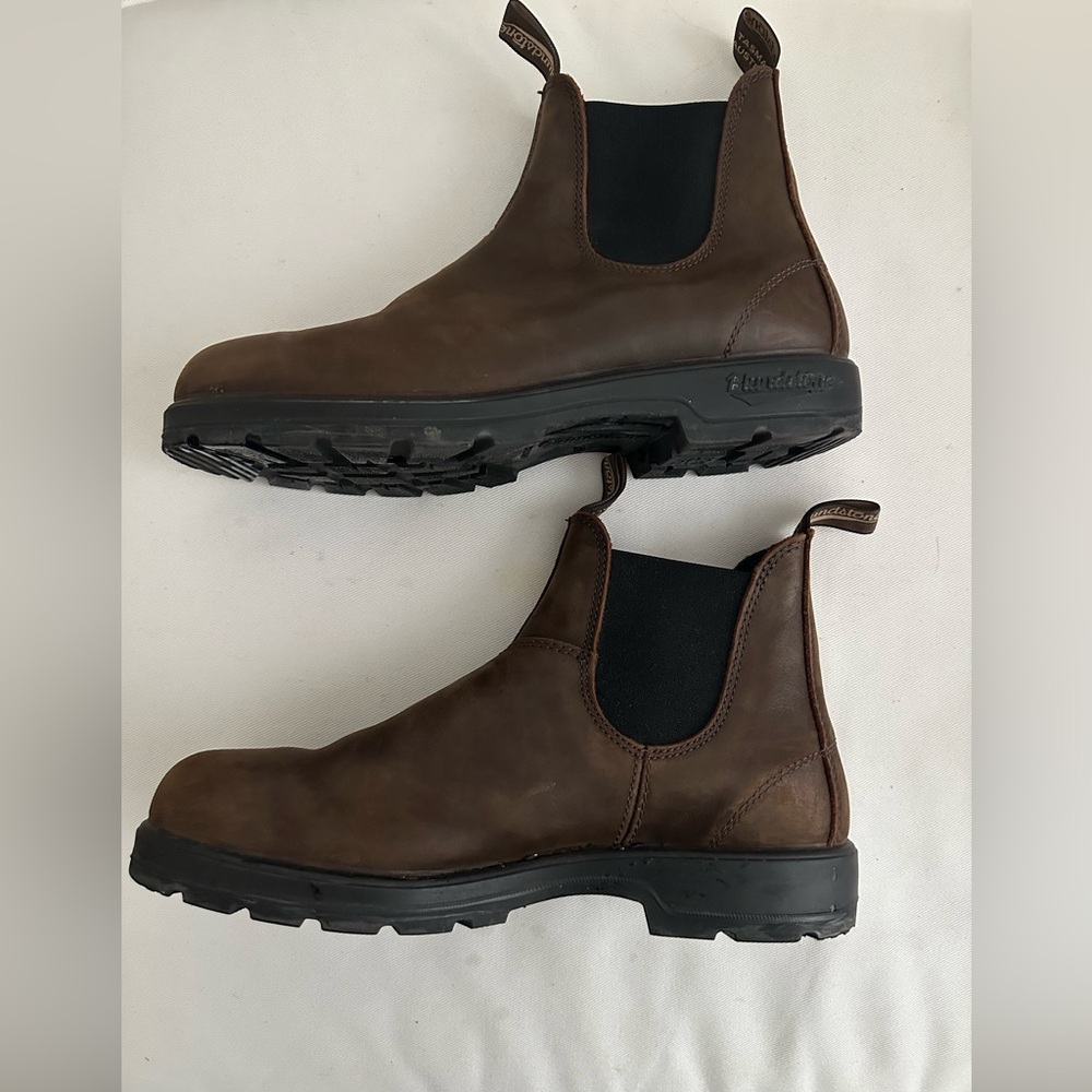 Men’s Classic Blundstone Chelsea Boots - Size 10.5